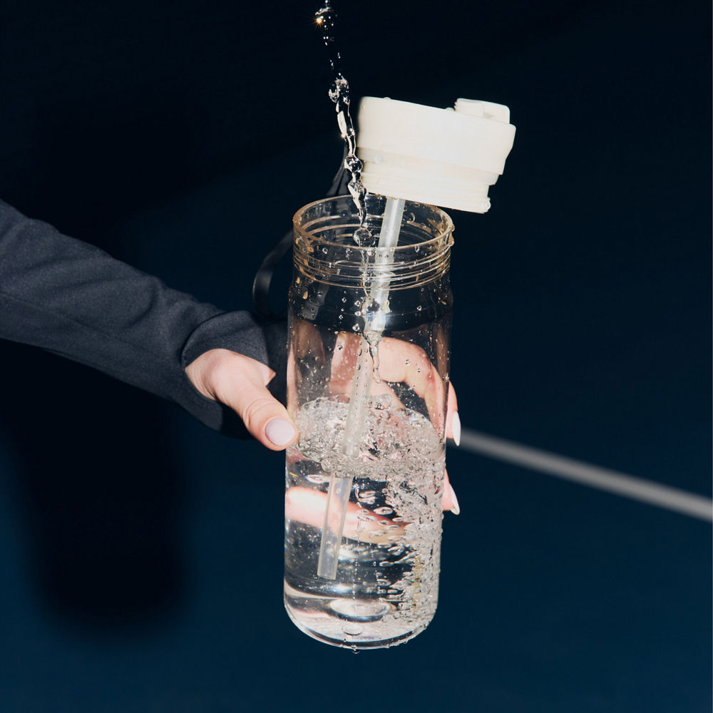 28oz-dualsip-plastic-bottle-f8 bevt0009_contigo_2225975_dualsip_28oz_oatmilkplastic_atf6